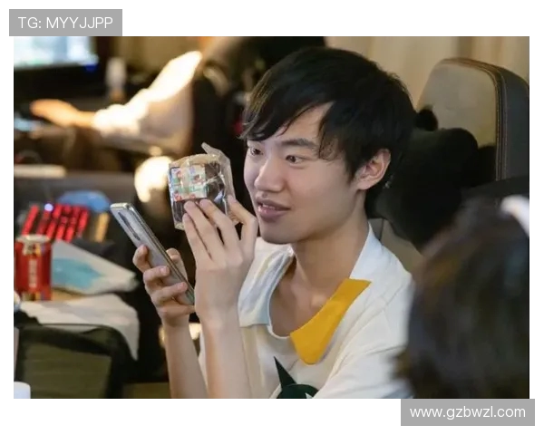 TES以61分领跑世界大师赛积分榜展现强劲实力与团队默契