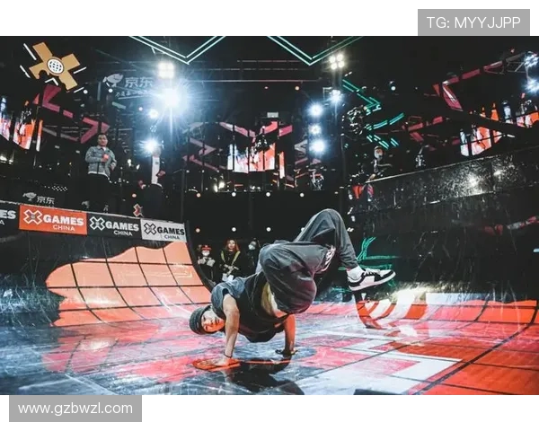 重庆滑板队在世界街舞大赛中以95分高居积分榜首位