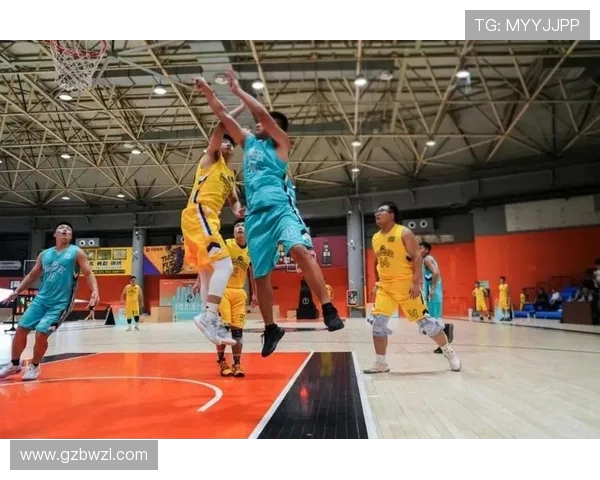 《篮球场上的风云变幻：从技术精湛到团队默契，全面解析篮球的魅力与发展》